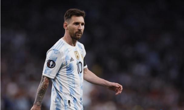 世体：维尼修斯国家德比中嘲讽亚马尔“全是回传，只会回传”